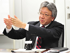 日立コンシューマエレクトロニクス マーケティング事業部 マーケティング本部担当本部長 兼 商品戦略企画部長 山内浩人さん