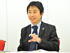 三洋電機コンシューマエレクトロニクス 車載機器事業部 販売推進統括部 販売戦略部 市販企画課 課長 羽立 一豊さん