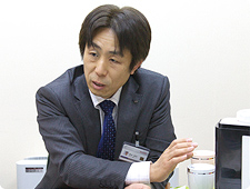 シャープ 健康・環境システム事業本部 プラズマクラスター機器事業部 商品企画部 部長 冨田昌志さん